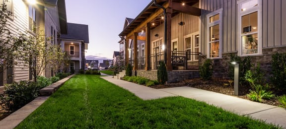 Courtyard With Green Space at Retreat at Ironhorse, Franklin, TN