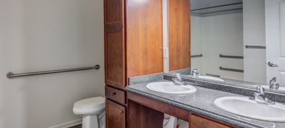 Spacious Bathroom in East Lansing Apartments near Michigan State University | The Hamptons