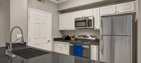 Elegant Kitchen | Apartments For Rent In Sacramento Ca | Broadleaf Apartments