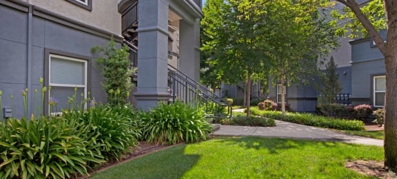 Broadleaf Apartments  |  Apartment Exterior with Well-Kept Grounds