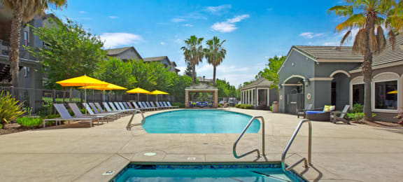 Broadleaf Apartments  |  Hot Tub and Pool Area
