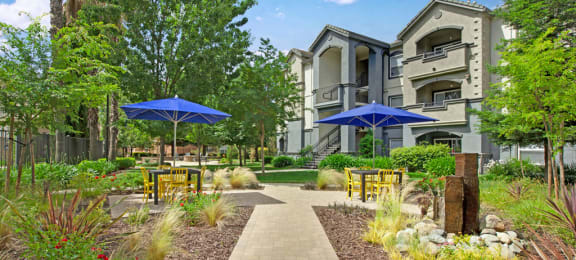 Picnic Tables and BBQ Area  |  Apartments for Rent in Sacramento CA  |  Broadleaf Apartments