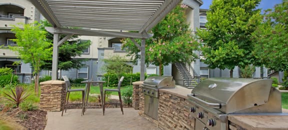 BBQ Patio and Outdoor Seating | Apartments For Rent Sacramento CA | Broadleaf Apartments