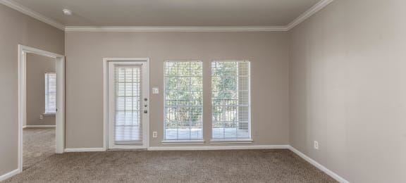 Vacant Living Room at Hollow Creek in Conroe TX