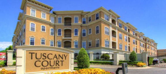 Luxury apartments in a gated community near the galleria at Tuscany Court Apartments in Houston.