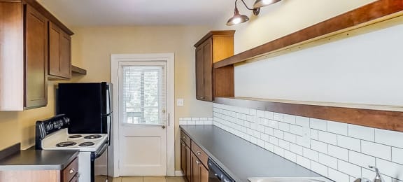 Spacious Kitchen in East Lansing Apartments near Michigan State University | MSU Houses