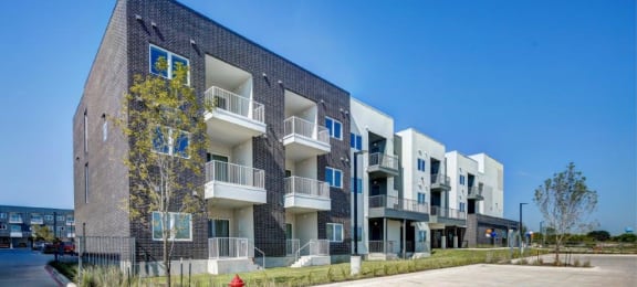 Side view of community building at Presidium Pecan District Apartments in Pflugerville, TX,