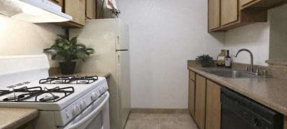 Full Kitchen with appliances Tracy CA Apts for rent at Tracy Park Apts