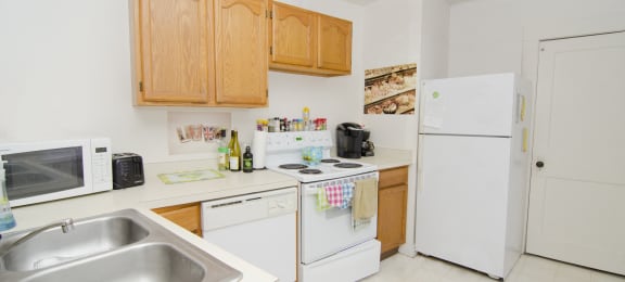Spacious Kitchen in East Lansing Apartments near Michigan State University | DTN Houses
