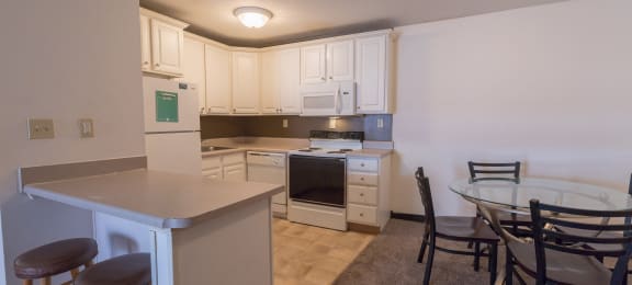 Spacious Kitchen and Living room in East Lansing Apartments near Michigan State University | Haslett Arms