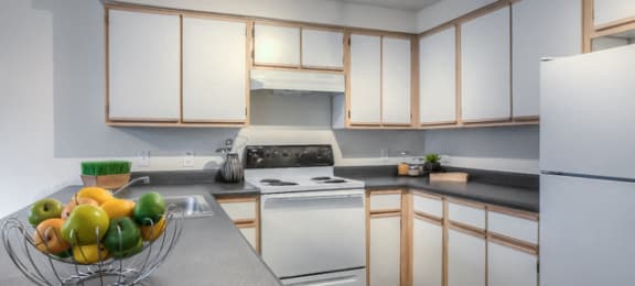 Fully Furnished Kitchen at Fieldstone Apartments, Fairview, 97024
