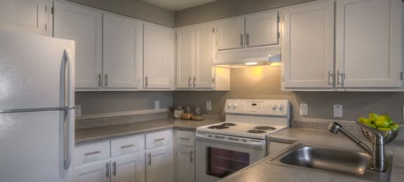 Fully Equipped Kitchen at Fieldstone Apartments, Oregon