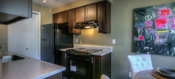 Eat In Kitchen at Waverly Gardens Apartments, Oregon