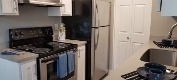 Updated Appliances  at Waverly Gardens Apartments, Portland