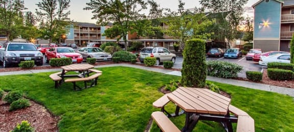 Picnic Area at Waterford Apartments, Everett