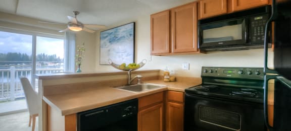 Fully Furnished Kitchen at Waterford Apartments, Everett, Washington