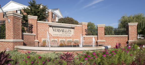 Welcoming community at Versailles on the Lakes Oakbrook*, Illinois, 60181