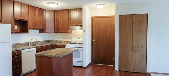 Fully Furnished Kitchen at Greenway Apartments, Minneapolis, Minnesota