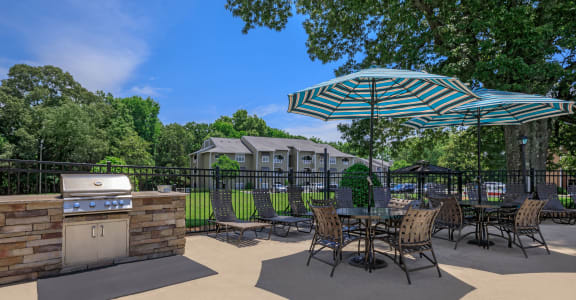 the preserve at ballantyne commons community patio with tables and umbrellas