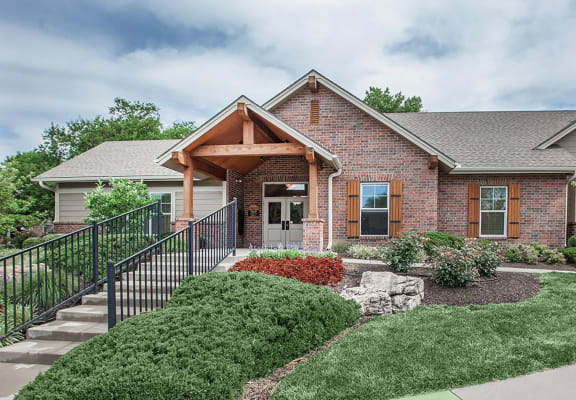 Renovated Apartments in Overland Park KS Preston Court