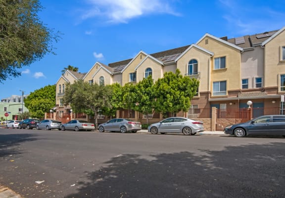 Carlton Court / Metro Hollywood Apartments Apartments in Los Angeles CA