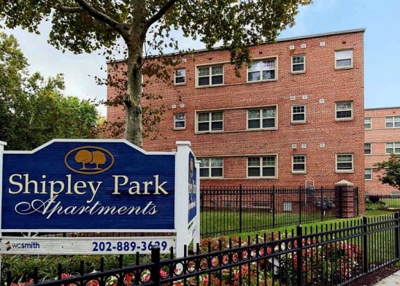 Shipley-Park-Apartments-Monument-Sign