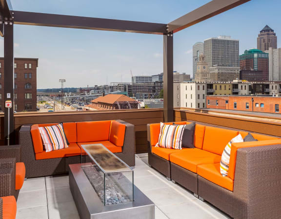 Rooftop Skydeck with Downtown View at Confluence on 3rd Apartments in Des Moines in Downtown Des Moines
