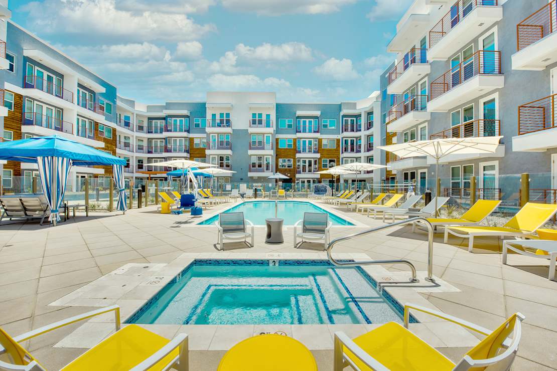 Pool and poolside area at Centra Midtown.