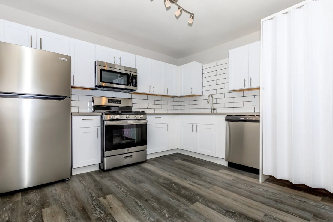 Kitchen counters, cabinetry and appliances at Luna Villa