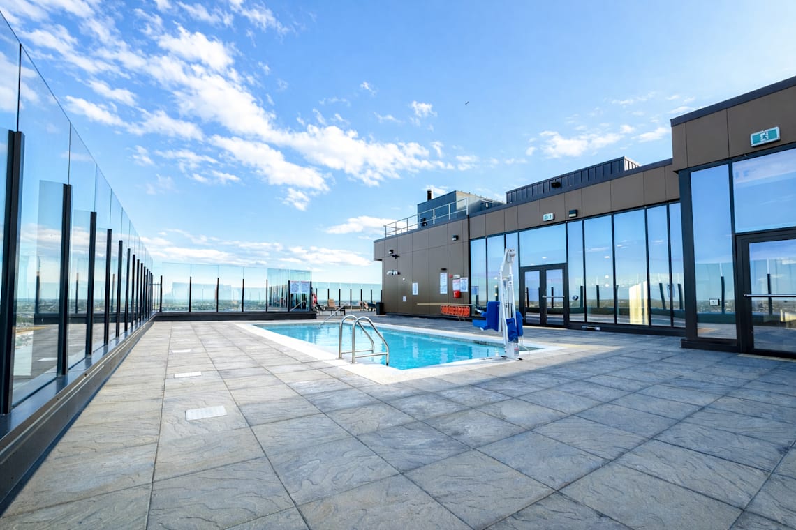Rooftop Pool & Lounge