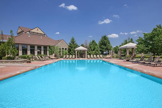 Amenity area at Avignon Apartment Homes in Olathe