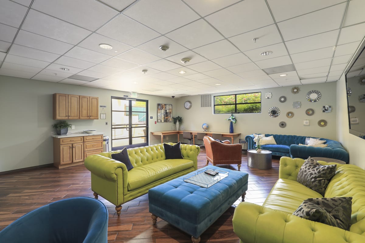 The Verandas resident lounge seating - Canoga Park, CA