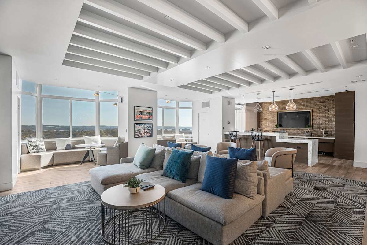 Luxury Apartments for Rent in Alexandria, VA | Lincoln Old Town