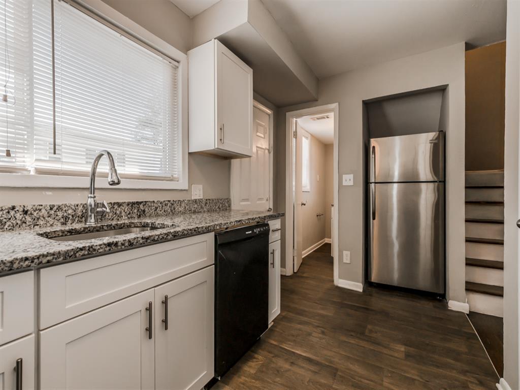 Photos of Our Apartments & Townhomes in Sandy Springs, GA