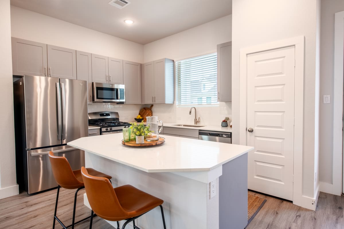 Mission at Johnson Creek apartment photo