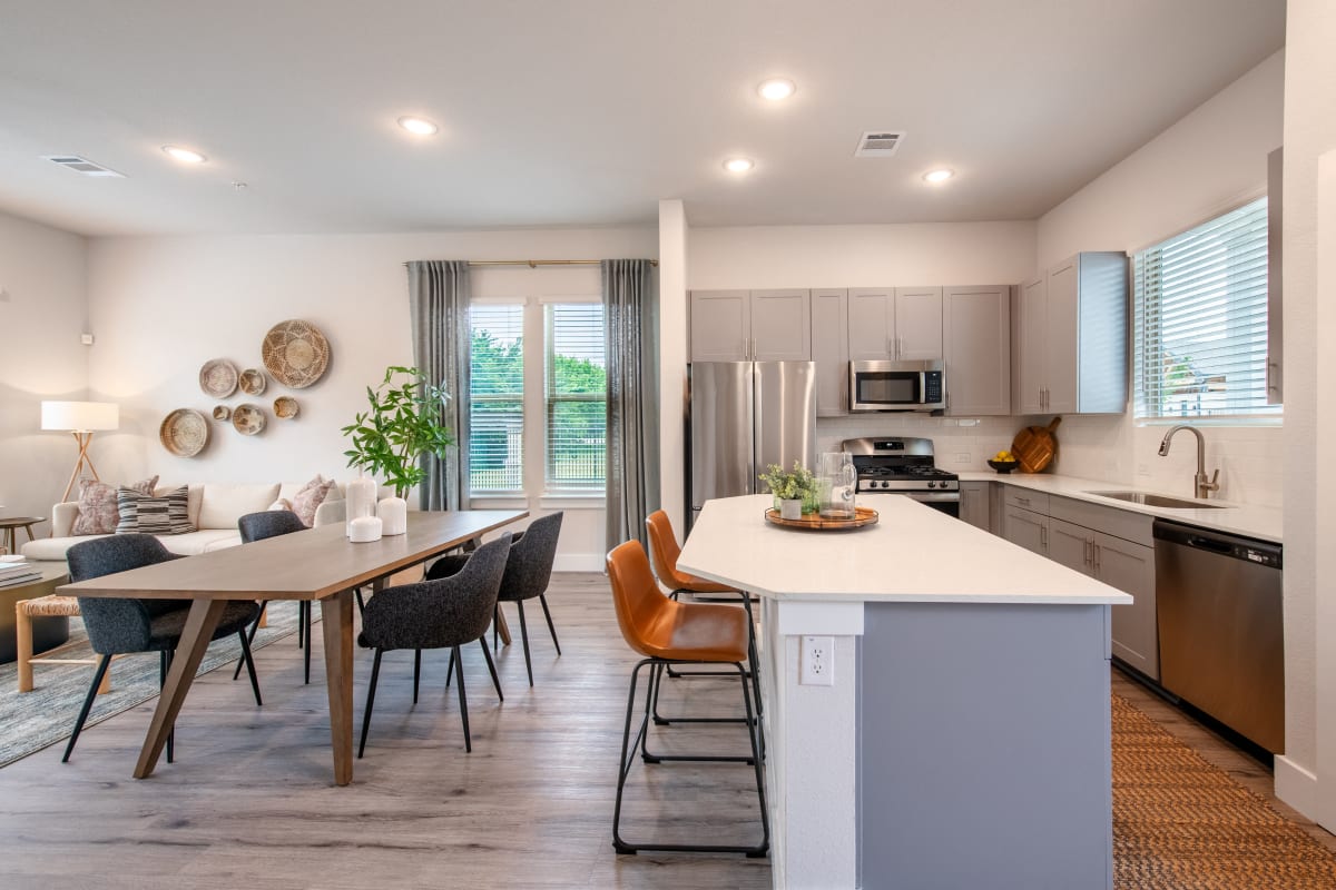 Mission at Johnson Creek apartment photo