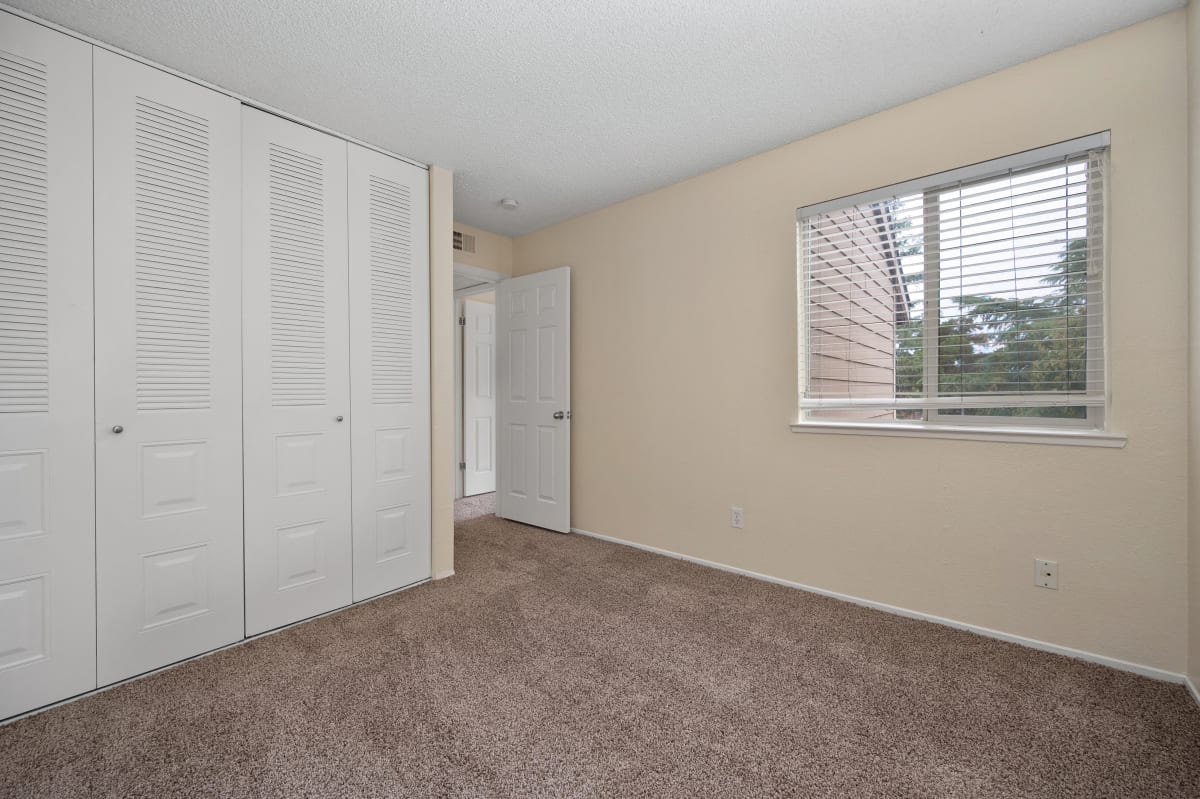 Photos and Video of Rollingwood Condominium Rentals in Fair Oaks, CA