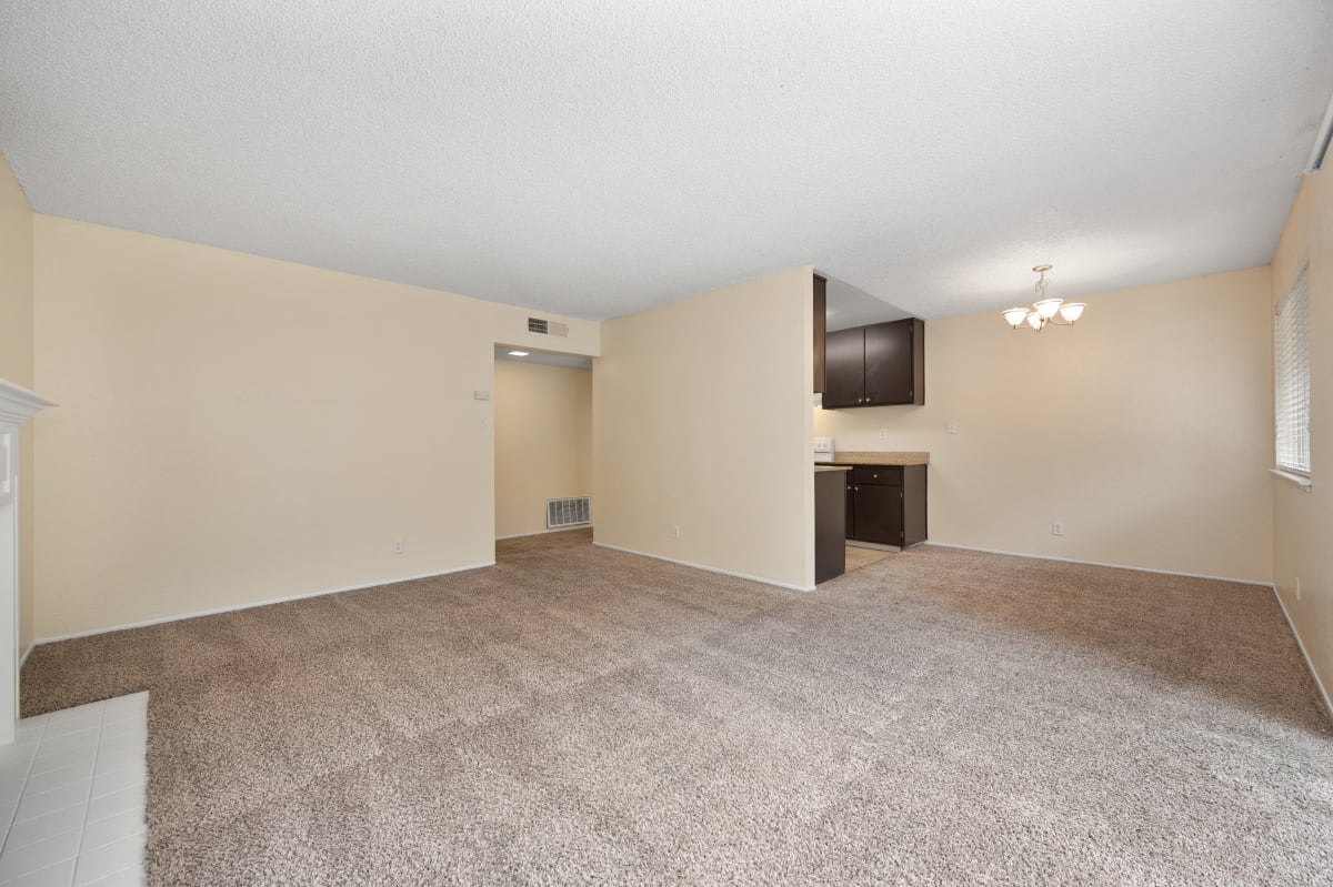 Photos and Video of Rollingwood Condominium Rentals in Fair Oaks, CA