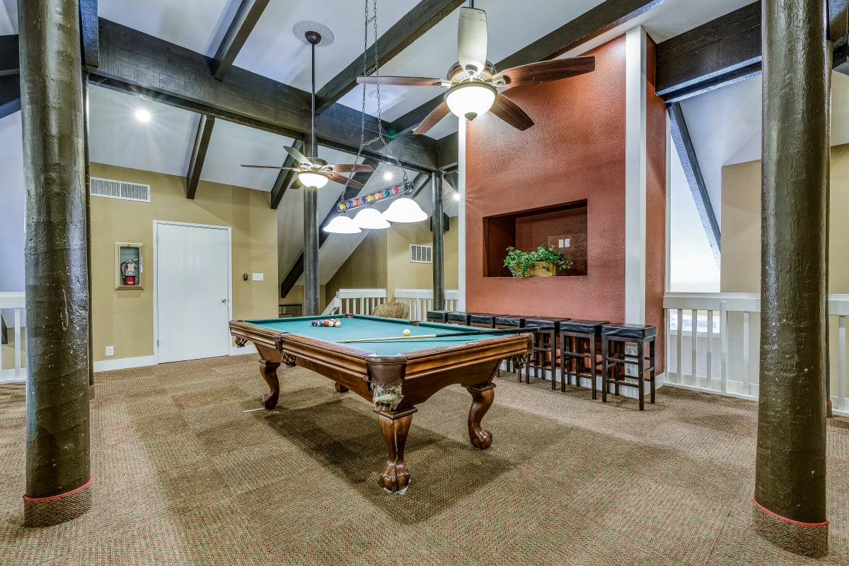 Photos and Video of Rollingwood Condominium Rentals in Fair Oaks, CA