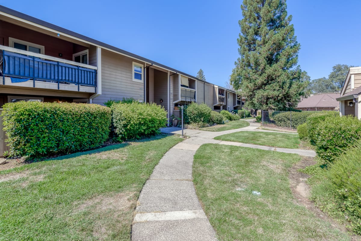Photos and Video of Rollingwood Condominium Rentals in Fair Oaks, CA