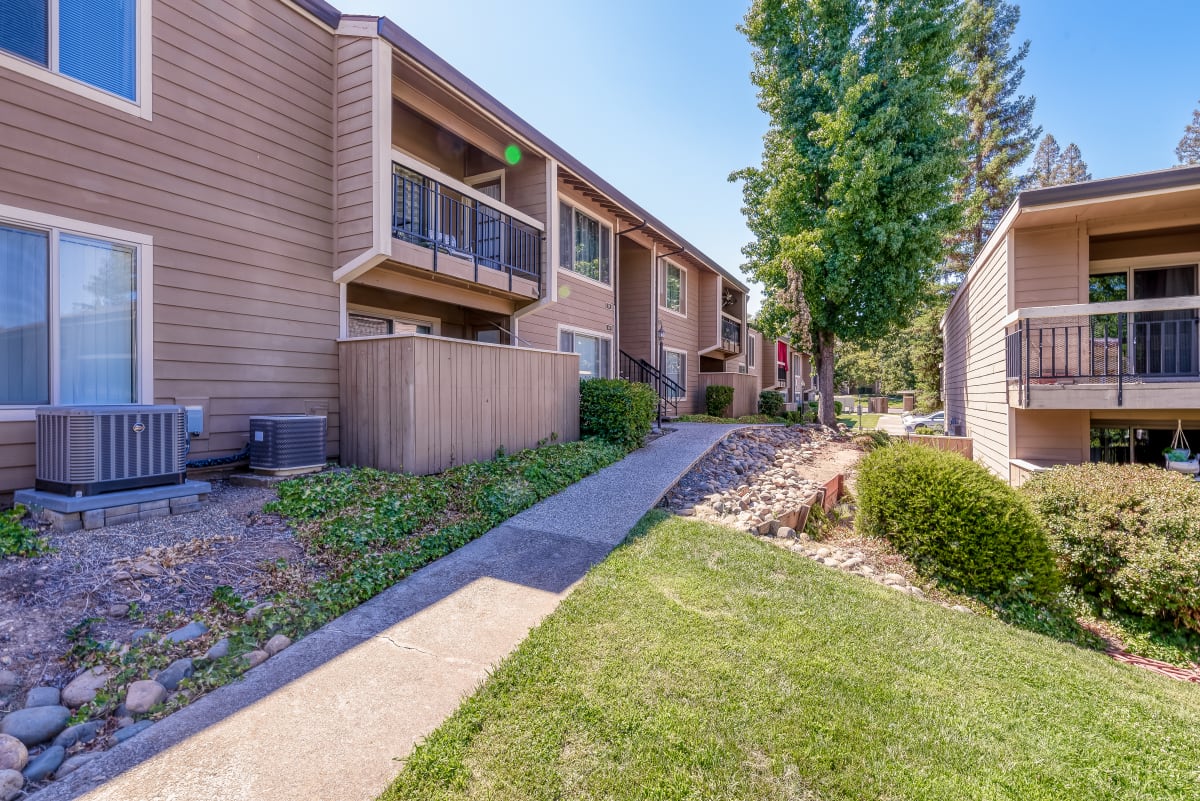 Photos and Video of Rollingwood Condominium Rentals in Fair Oaks, CA