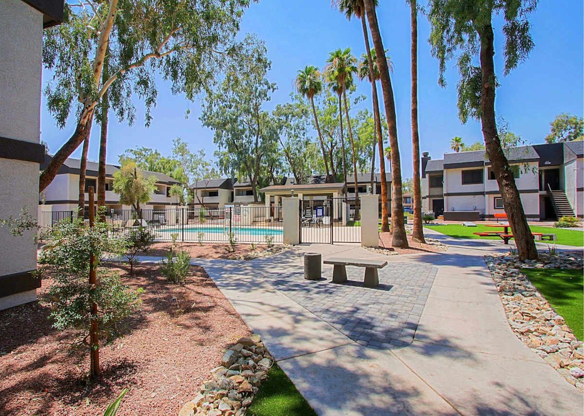 Courtyard and grounds at Aspire Desert West.