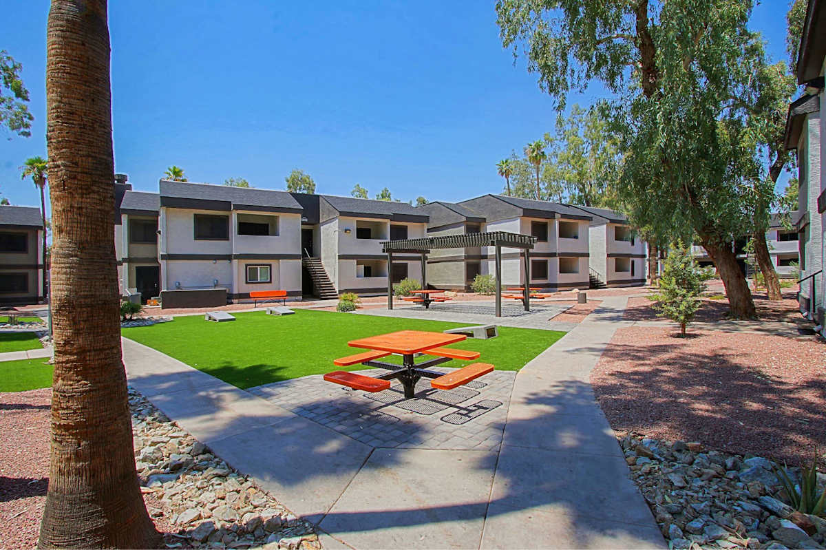 Courtyard and grounds at Aspire Desert West.