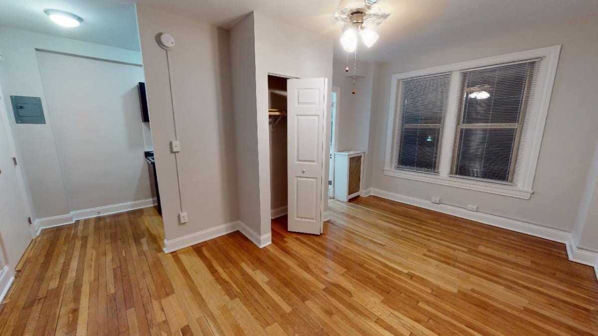 Photos and Video of Hampton Courts in Washington DC