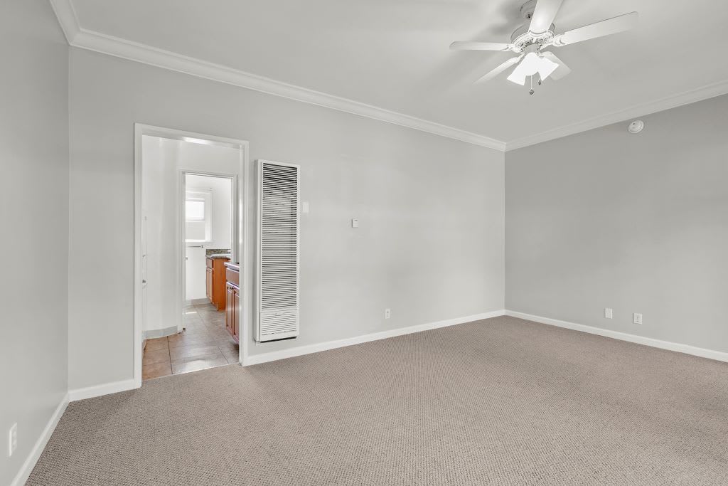 Photos and Video of Baldwin Manor and Windsor Manor Apartments in Los