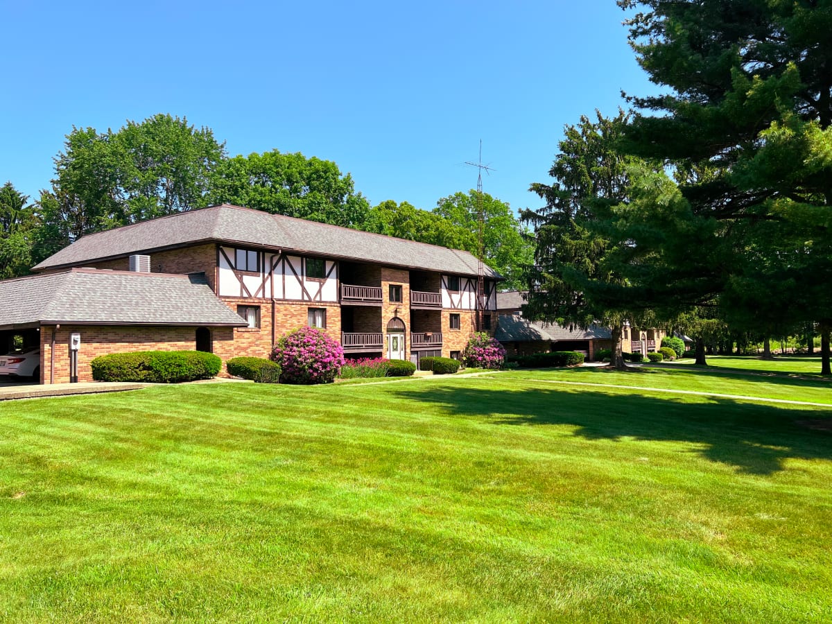 Photos and Video of Carriage Hill Apartments in Canton, OH