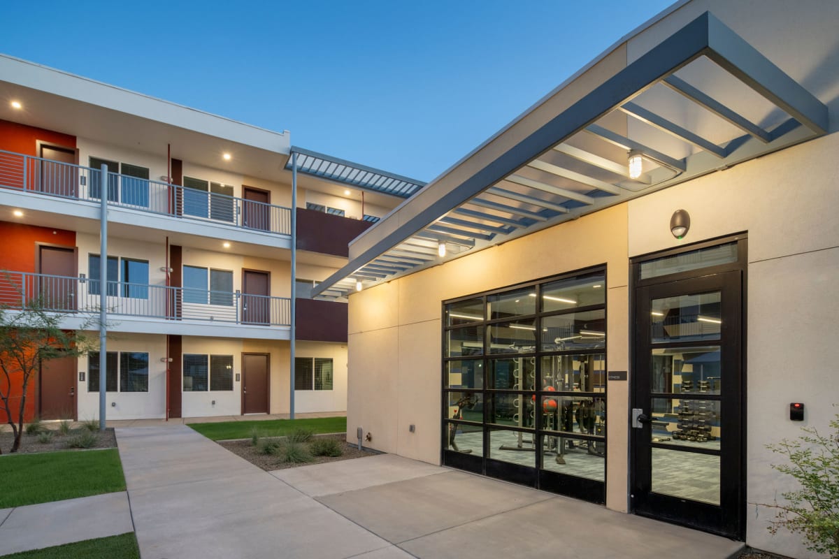 Building exterior at Streamliner 67th.