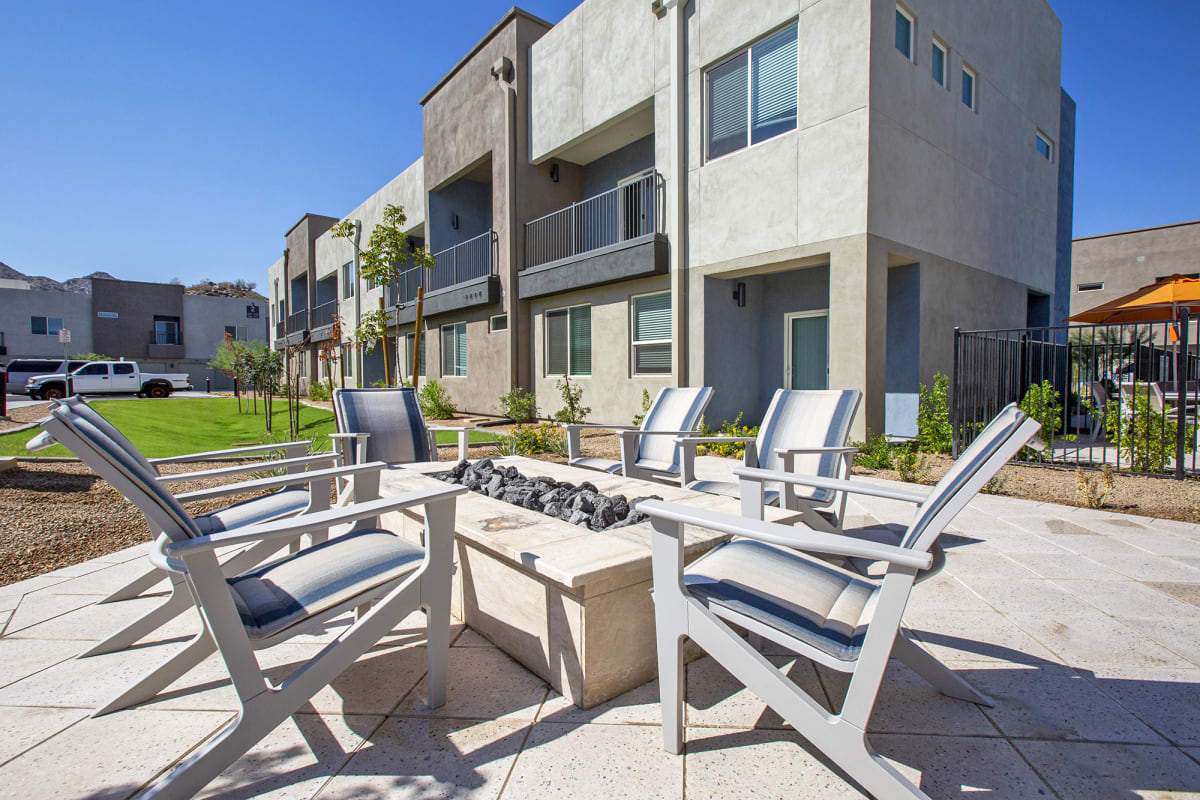Shared outdoor space at Senderos at South Mountain.