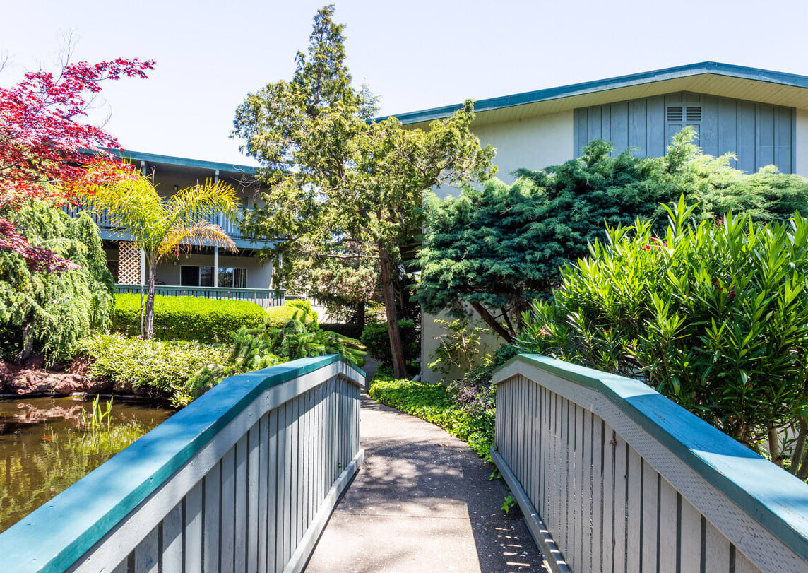 Photos and Video of Walnut Hills Apartments in Hayward, CA