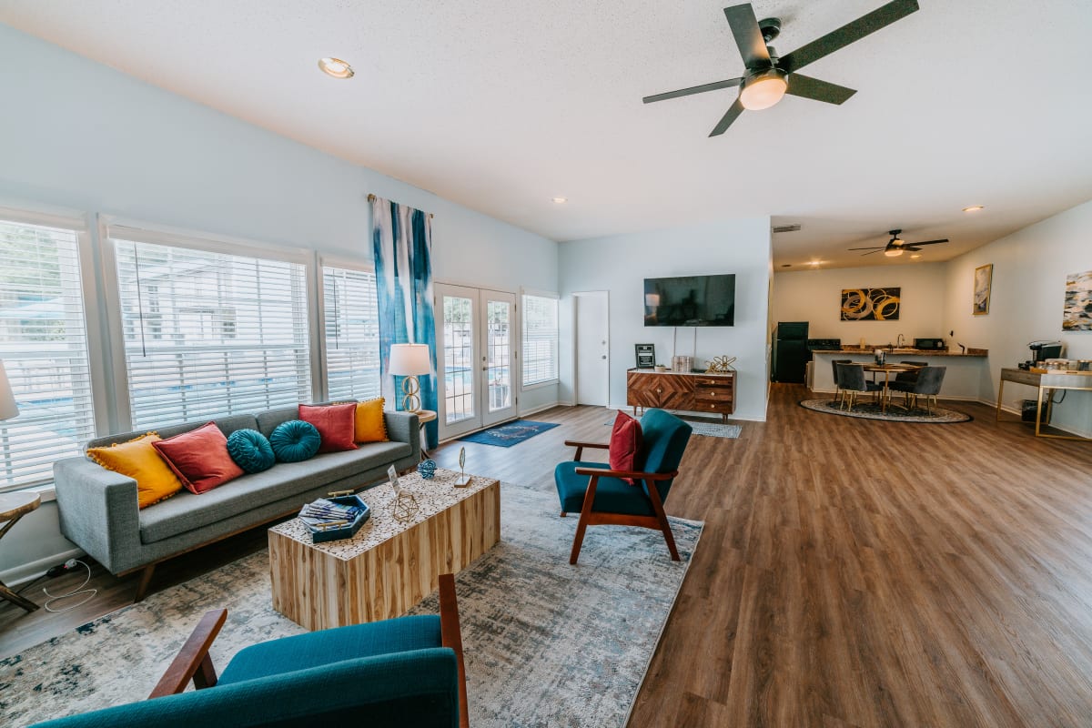 Photos and Video of Kingswood Apartments in Mobile, AL